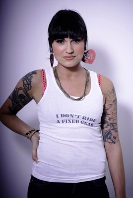 GirlsandBikesi_dont_ride_a_fixed_gear.jpg